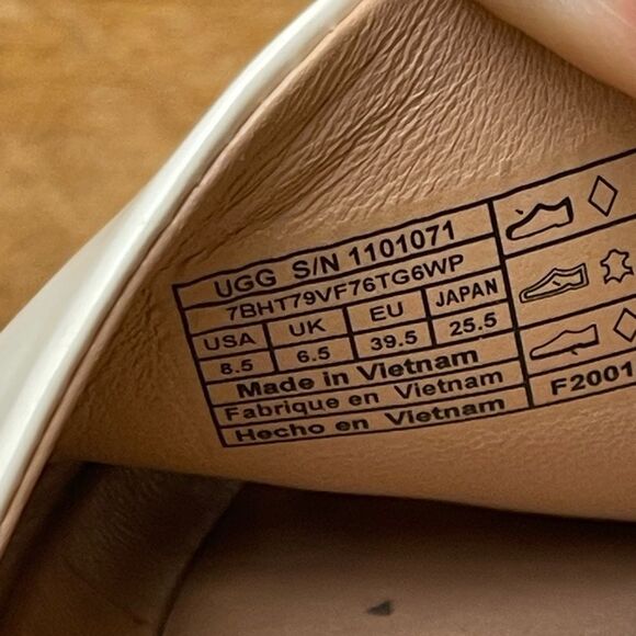 UGG White Patent Leather Open Toe Slip On Slide Sandals Mules Size 8.5 Comfy - Picture 7 of 7